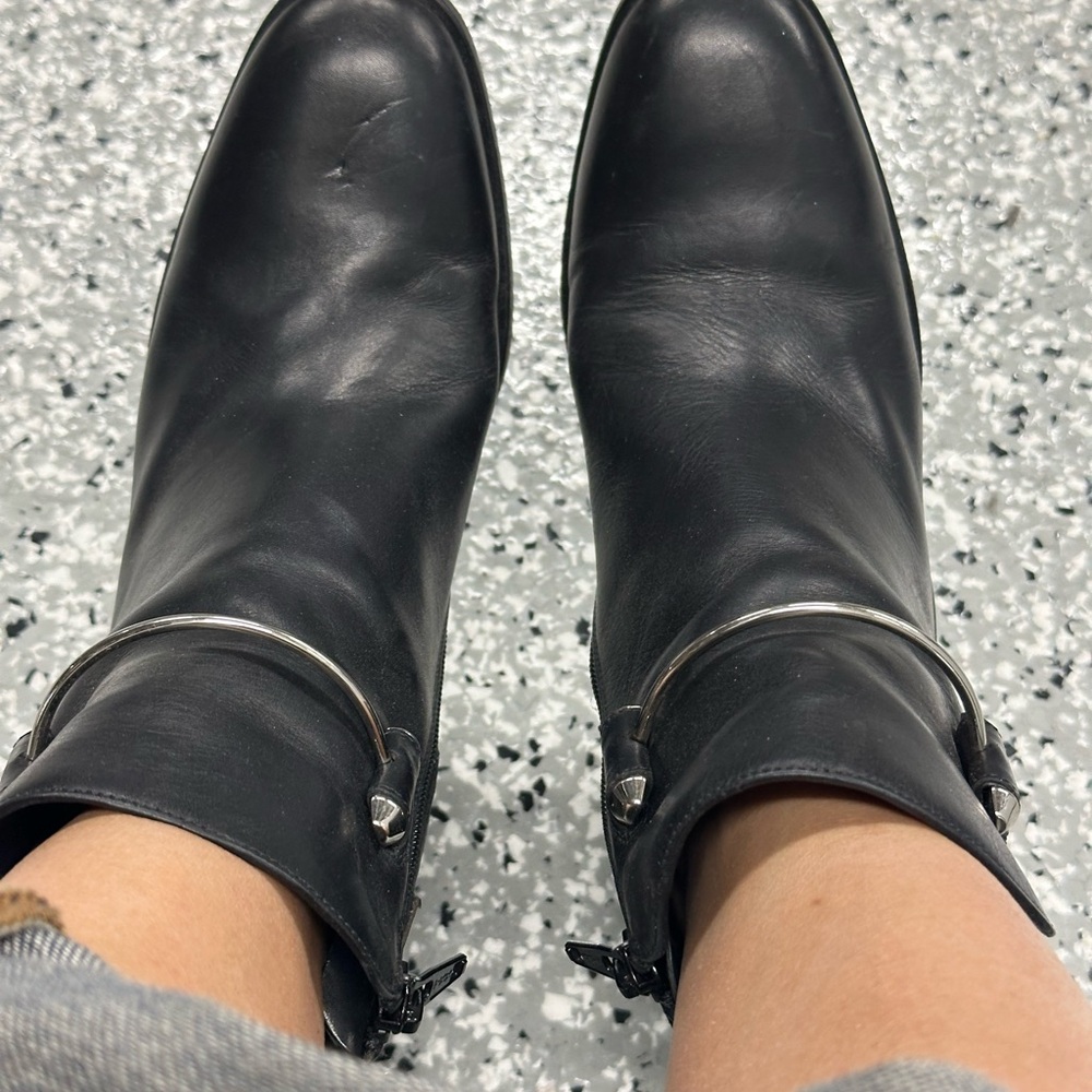 Balenciaga Stylish Black Ankle Boots for Women 38 - Picture 8 of 11